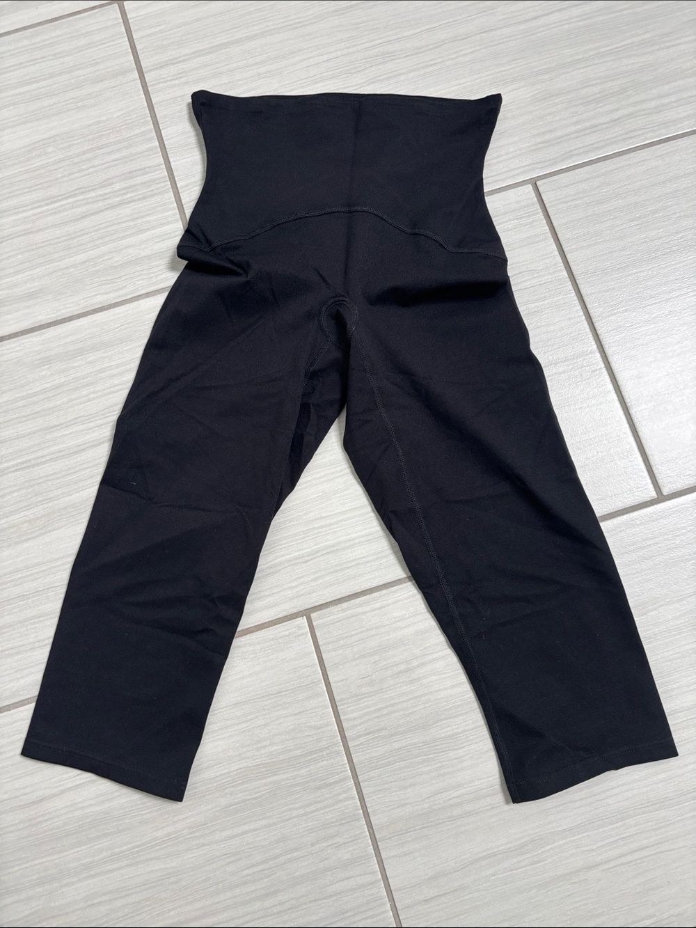 SPANX Black High-Waist Capri Shaper Leggings